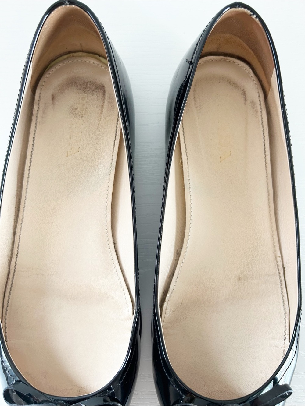 Prada Black Triangle Logo Patent Leather Ballet Flats Pointed Toe Bow Size EU 39 - Picture 8 of 14